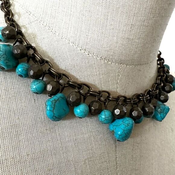 Howlite cluster brass tone necklace - Picture 3 of 8